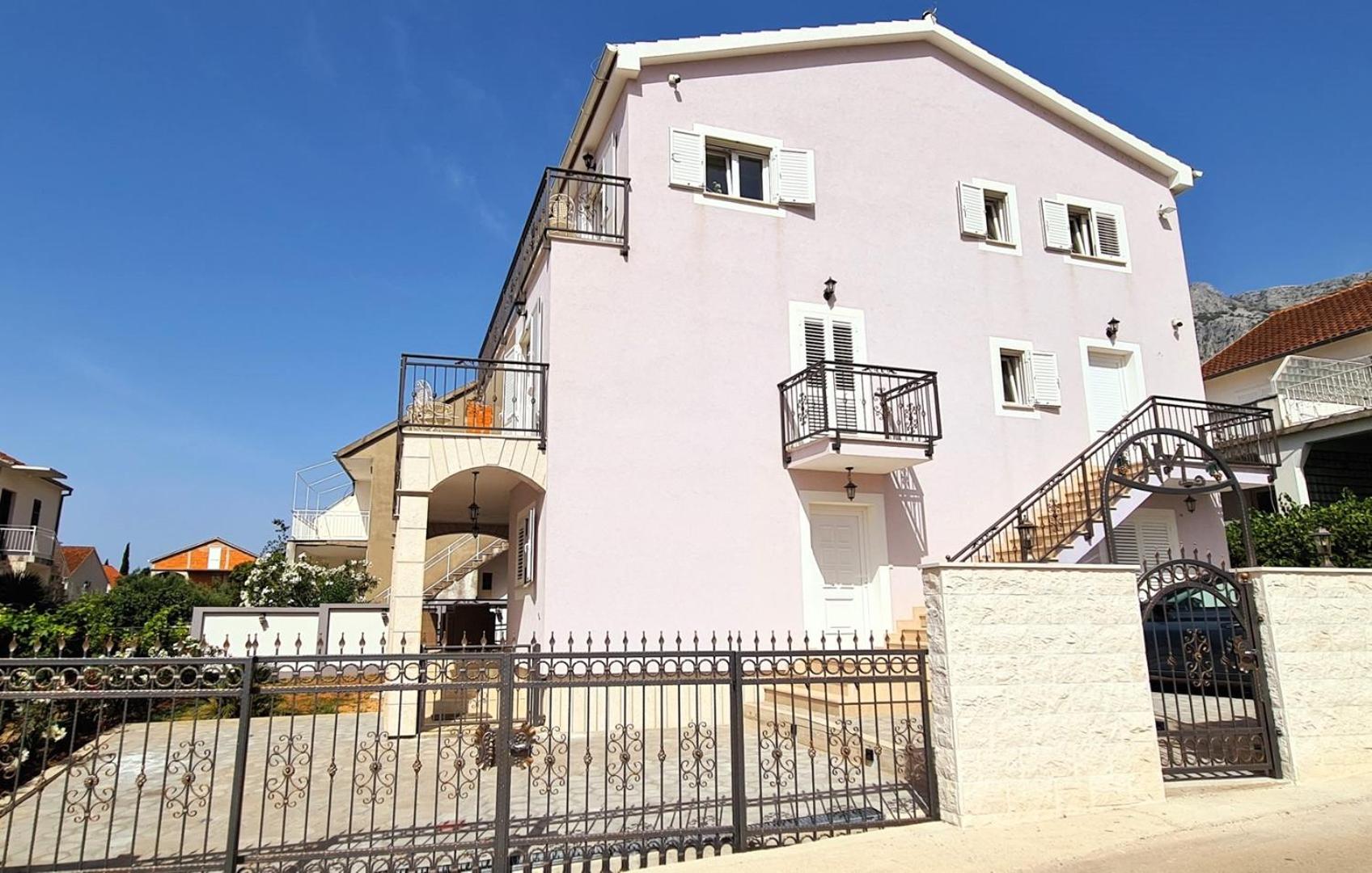 NML Holiday Apartments photo 3