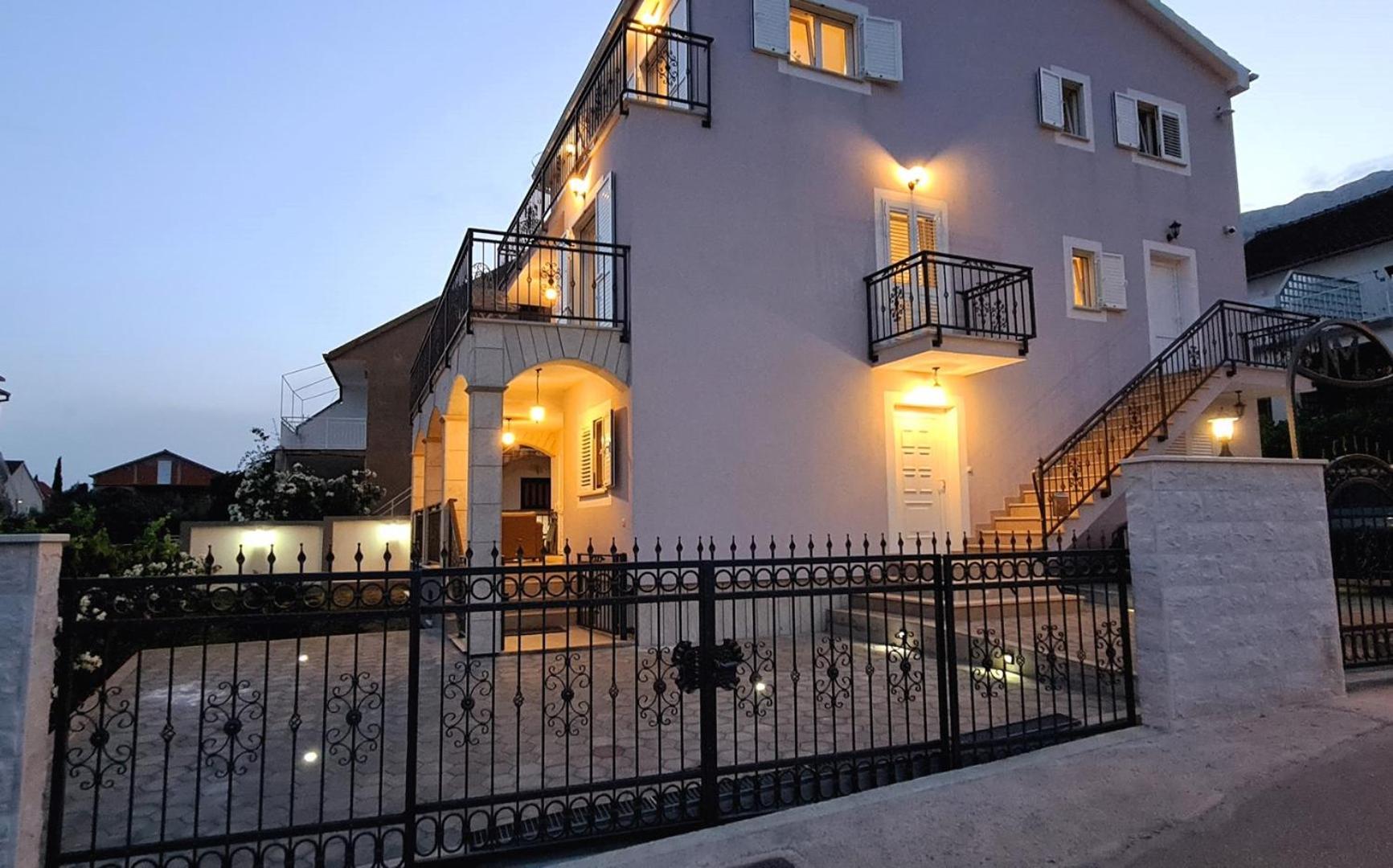 NML Holiday Apartments