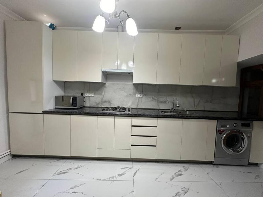 Newly Renovated Apartment in Center