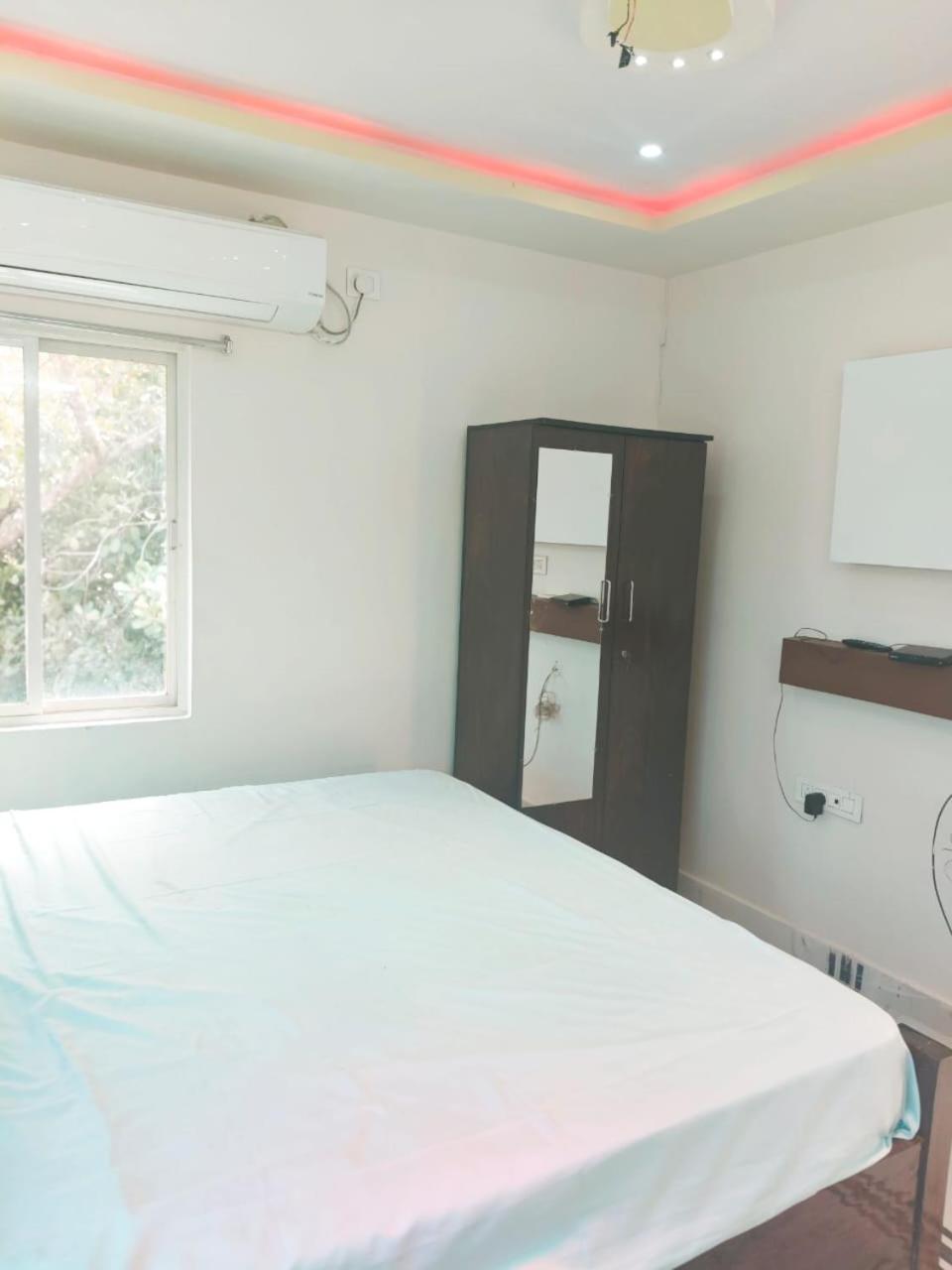 Hangout Hills Resorts