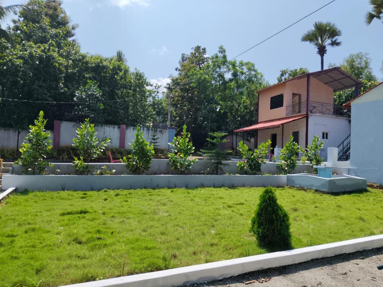 Hangout Hills Resorts