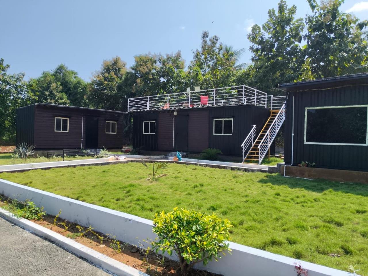 Hangout Hills Resorts
