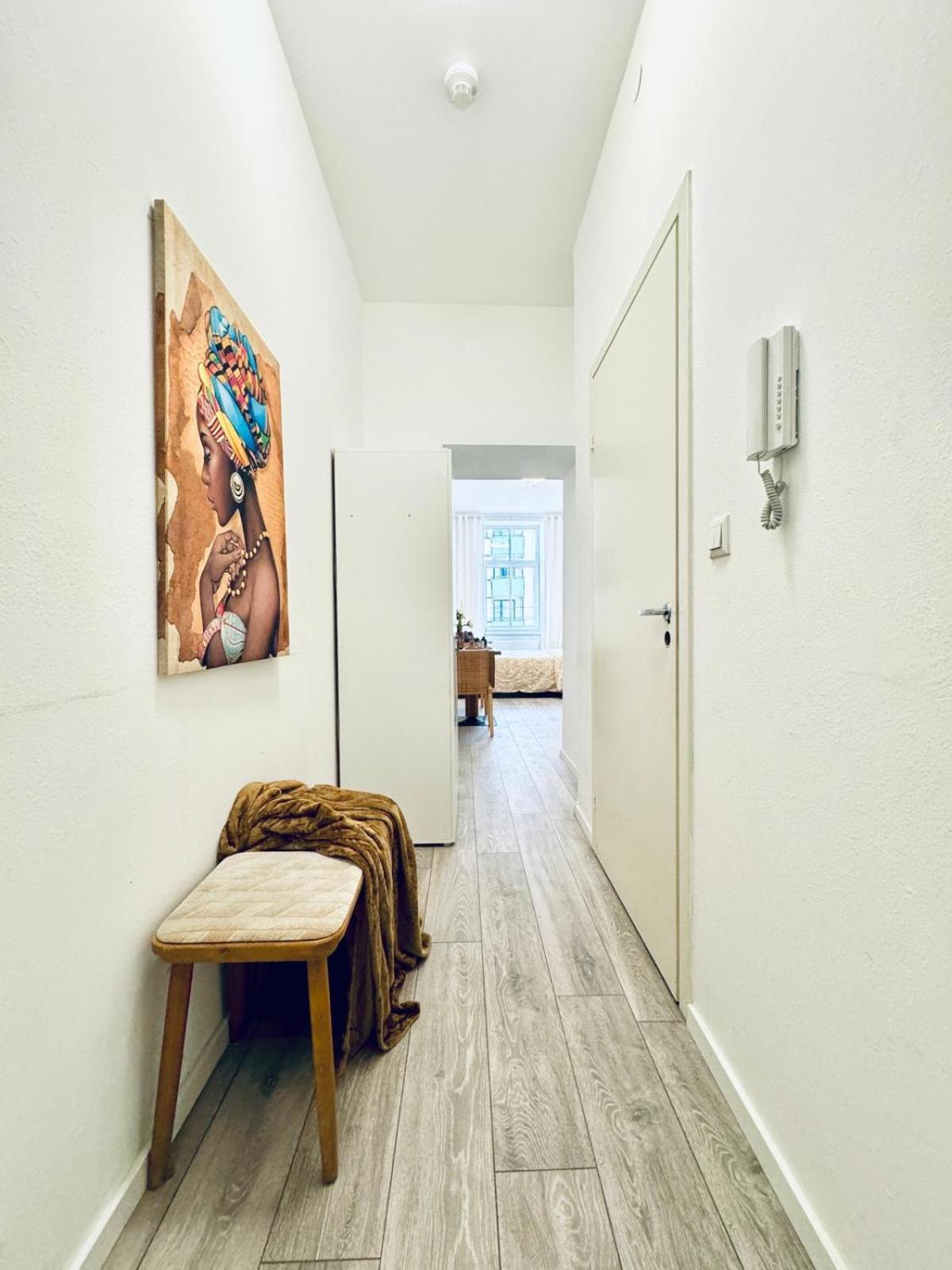Cozy Studio Apt, 15-Min Drive to Schönbrunn