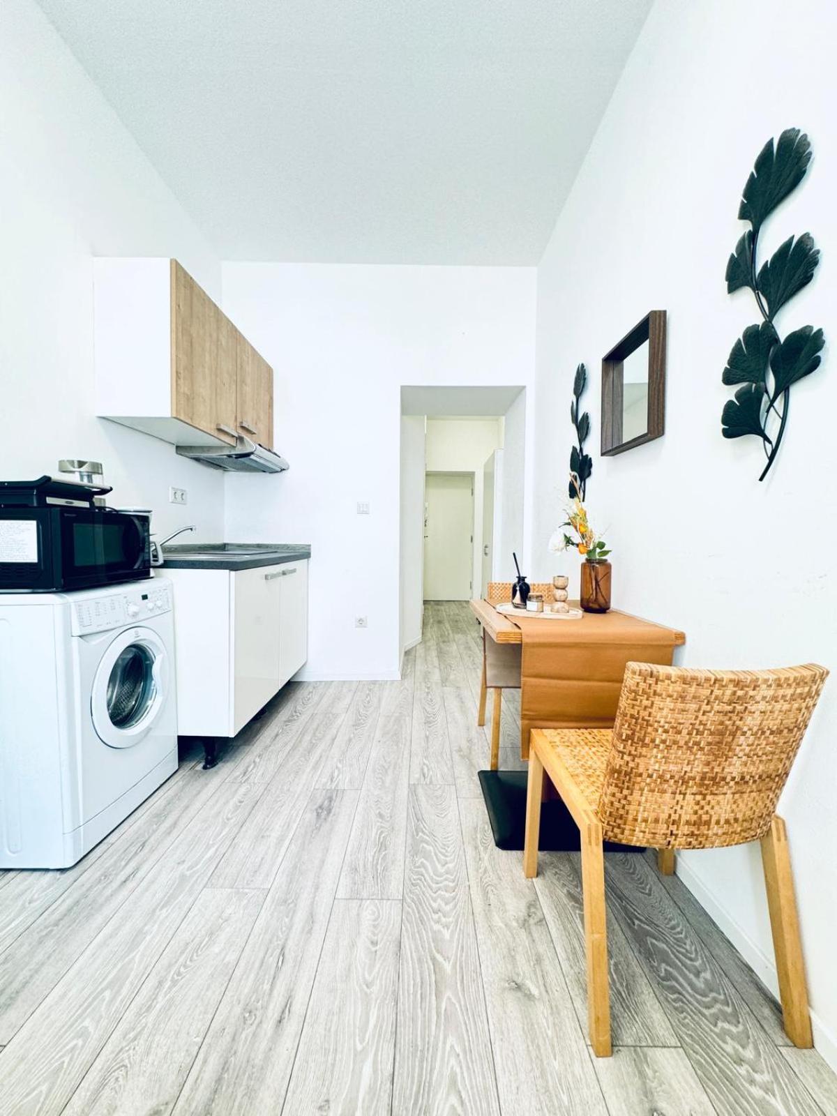 Cozy Studio Apt, 15-Min Drive to Schönbrunn