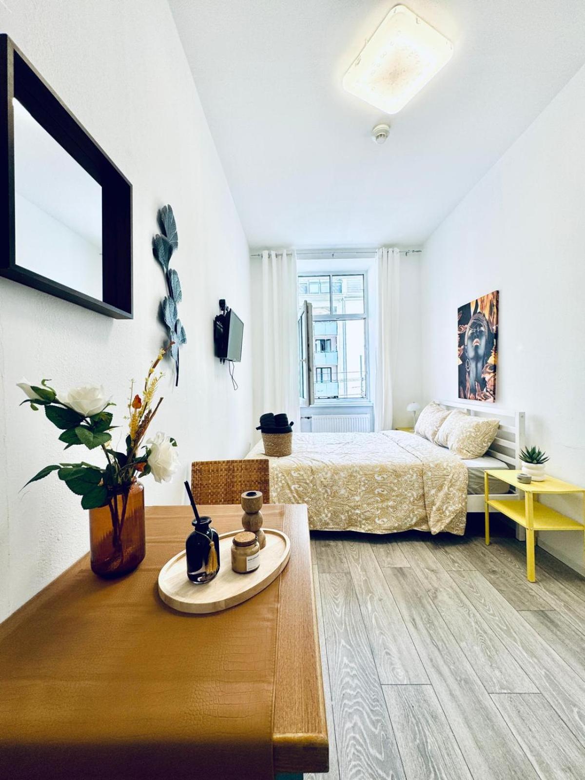 Cozy Studio Apt, 15-Min Drive to Schönbrunn
