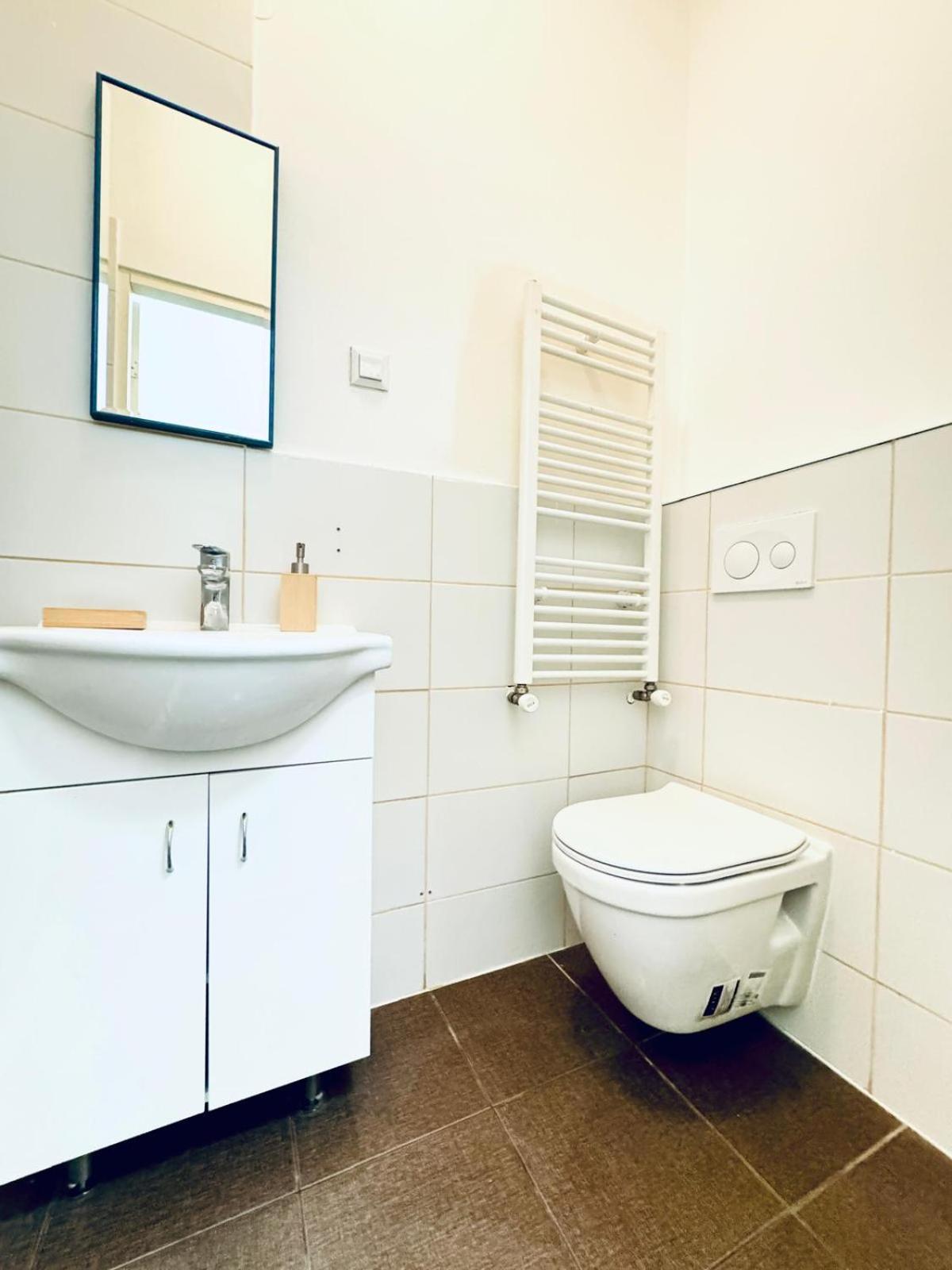 Cozy Studio Apt, 15-Min Drive to Schönbrunn