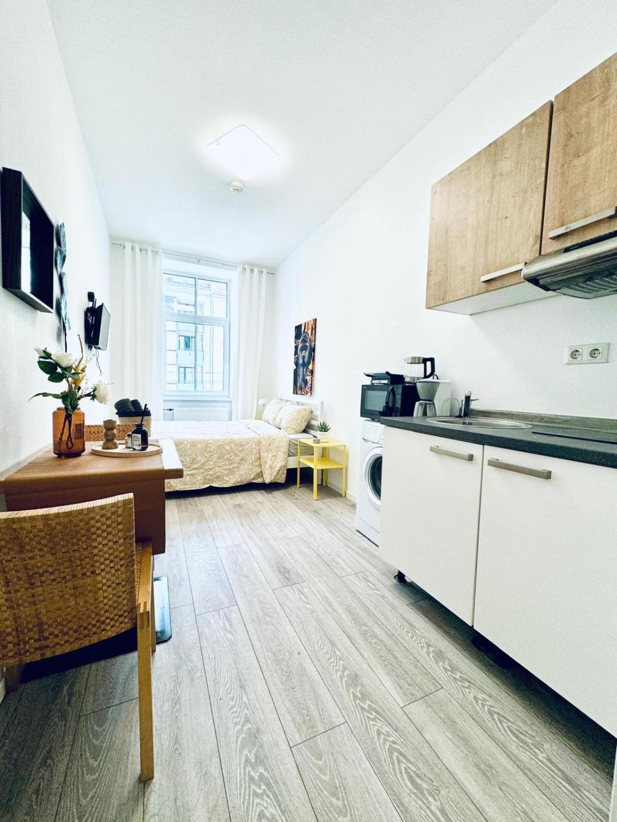 Cozy Studio Apt, 15-Min Drive to Schönbrunn