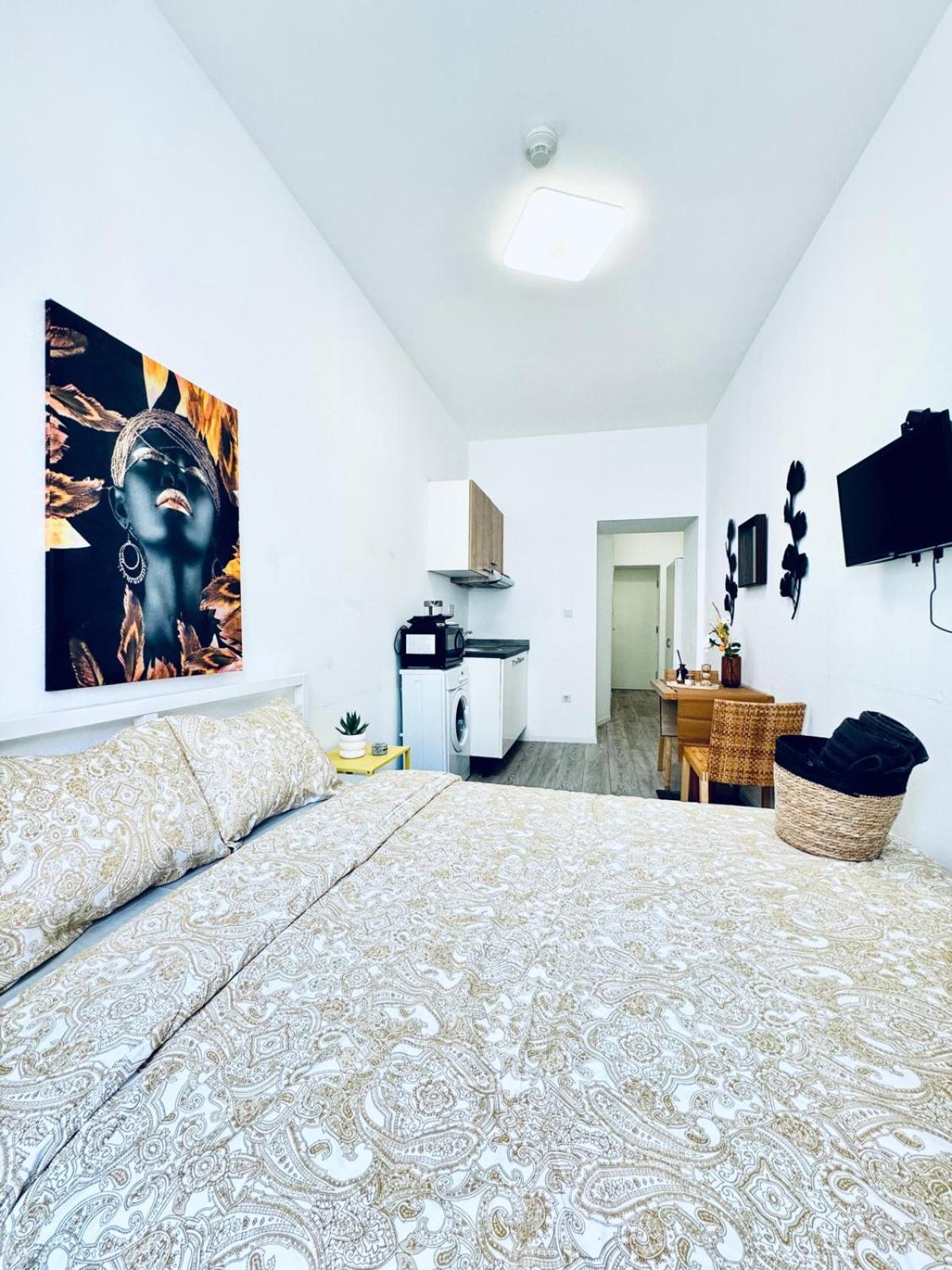 Cozy Studio Apt, 15-Min Drive to Schönbrunn