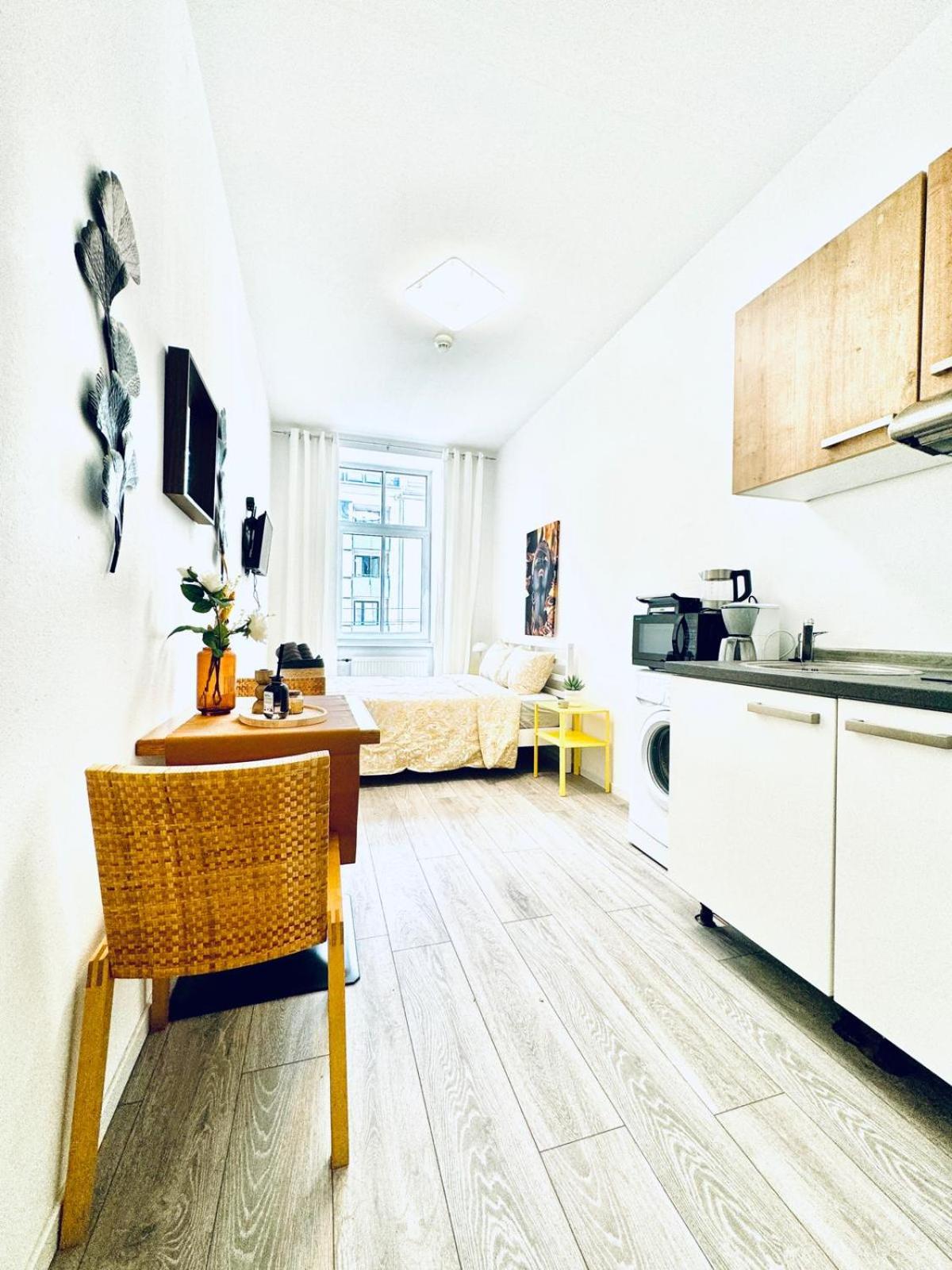 Cozy Studio Apt, 15-Min Drive to Schönbrunn