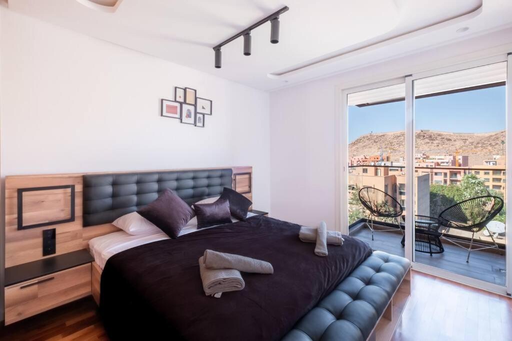 Luxury 2 Bedroom with Mountain View view 3