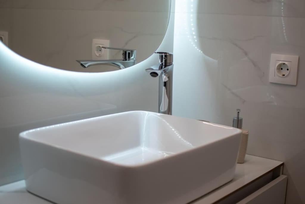 Trinity Loft - near Metro - Self Check-in - Fast Wi-Fi