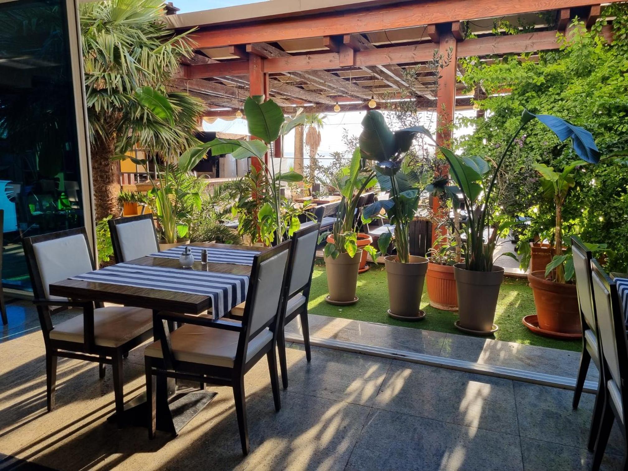 Jona Rooms Podstrana