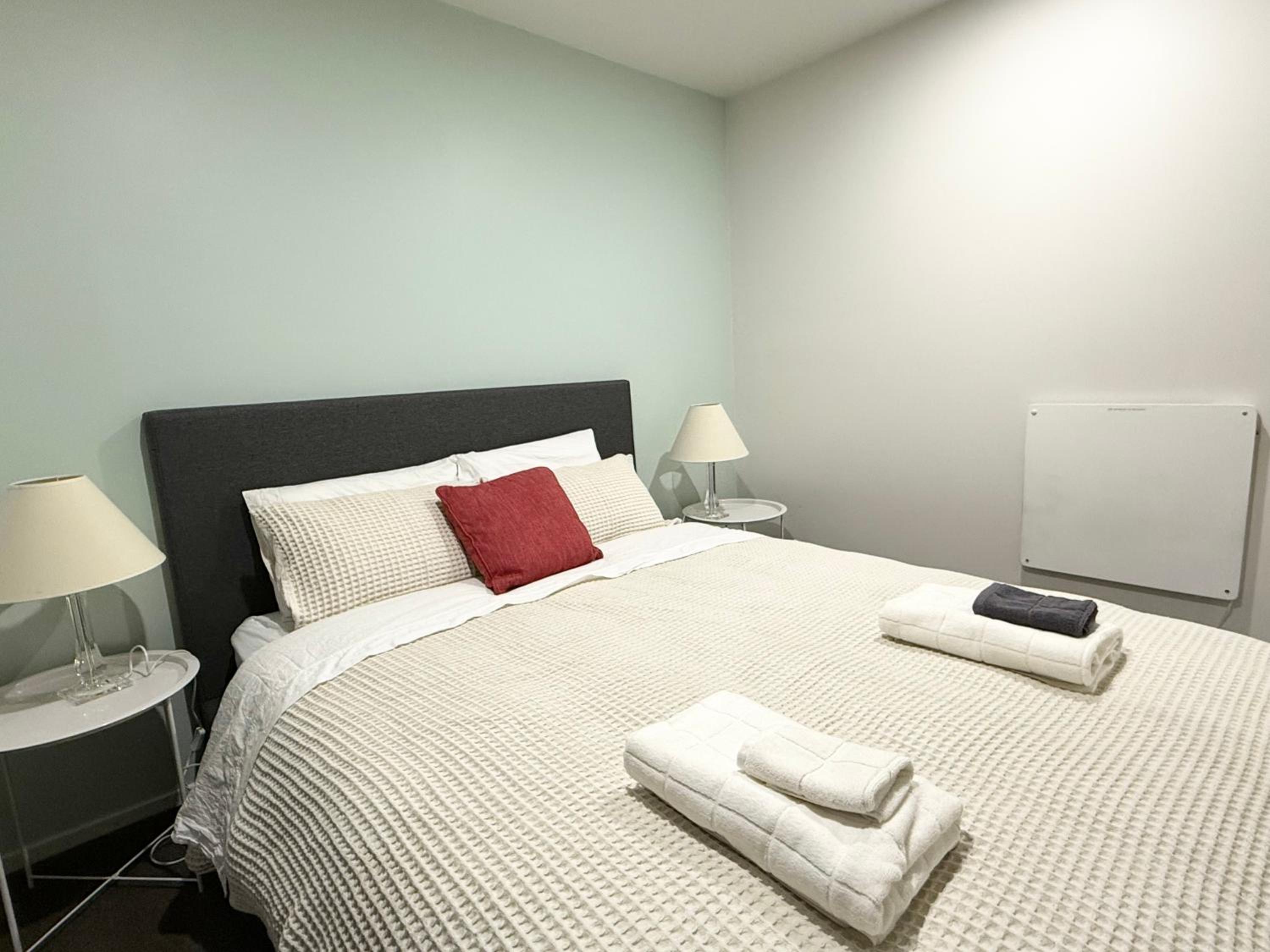 3BRM 3 Bathroom Central townhouse free car park view 4