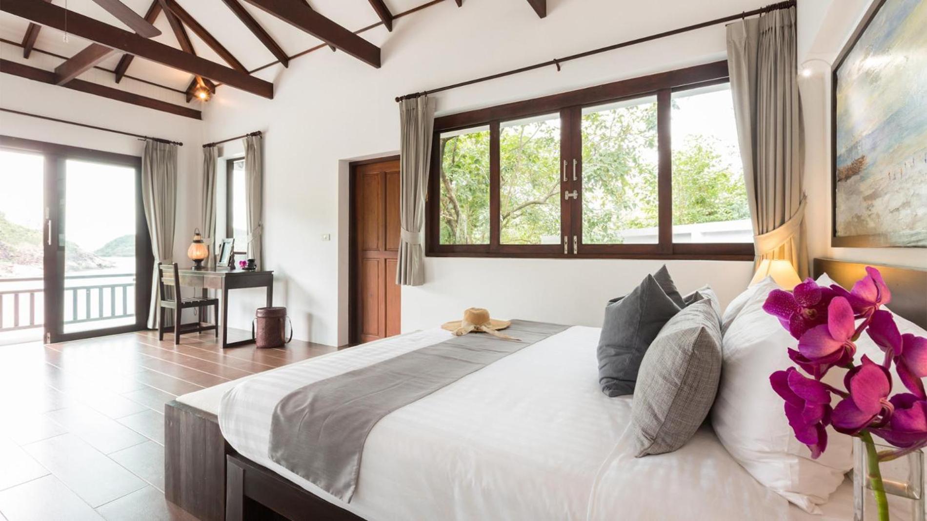 Hedonistic The Secret Beach Villa- Beachfront on Koh Phangan