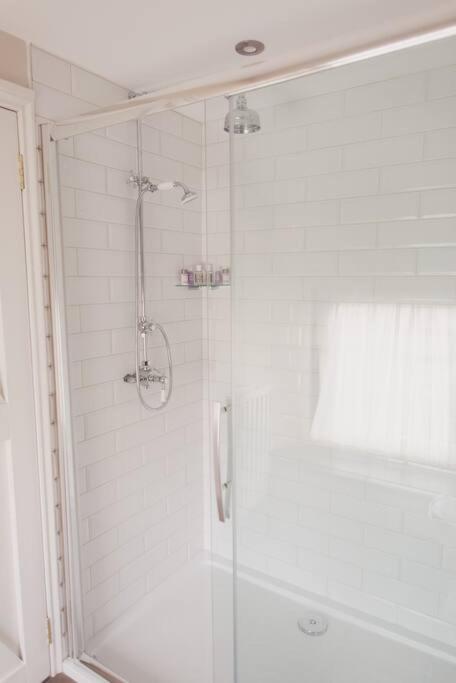 Luxury Large Group Accommodation with Hot Tub