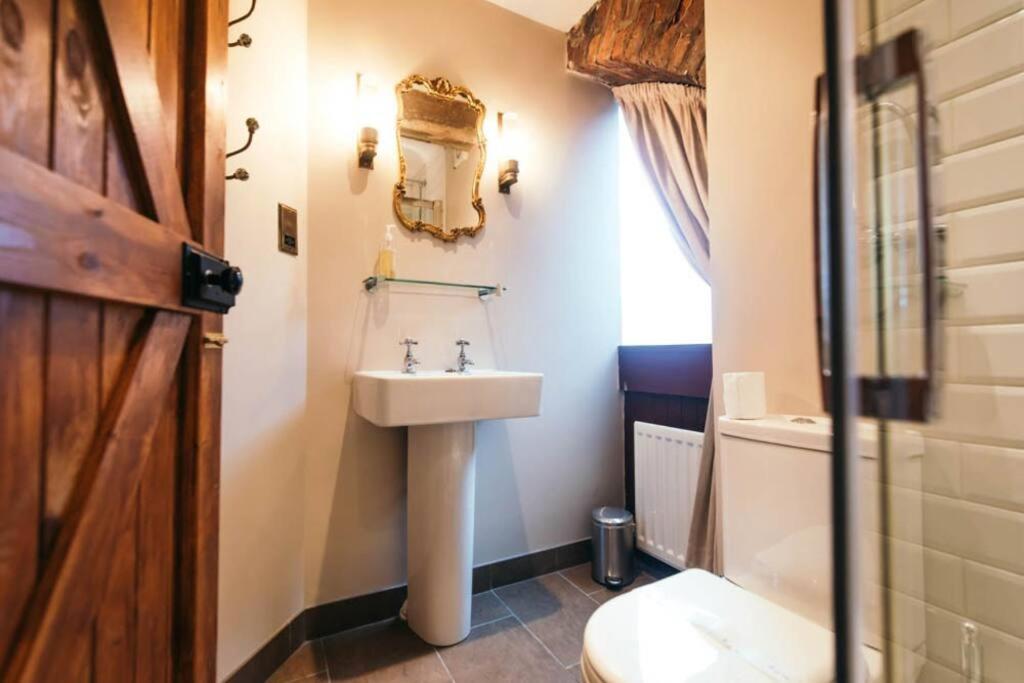 Luxury Large Group Accommodation with Hot Tub
