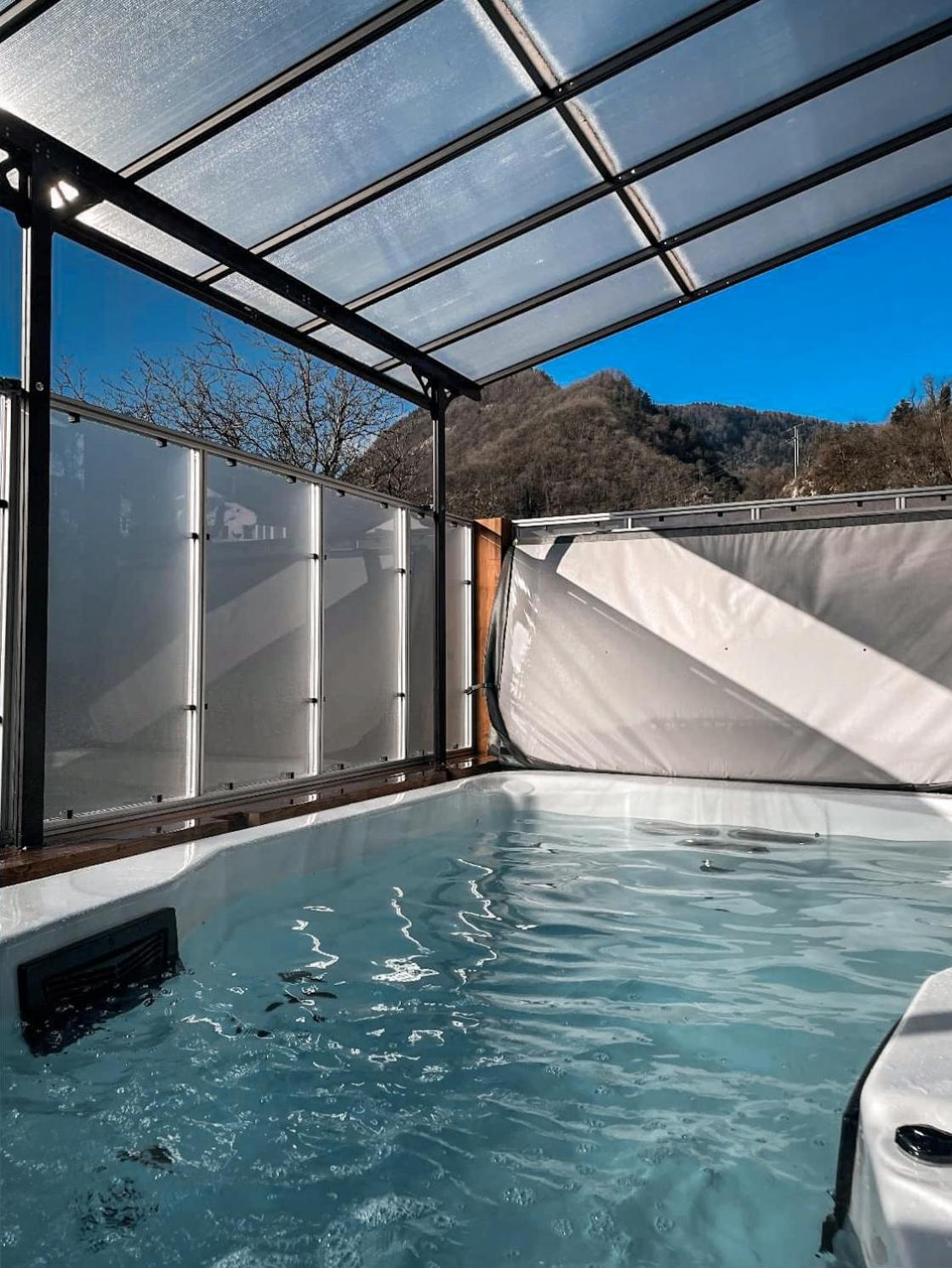Spacious Family Home - Train Access, Swim Spa, Veranda, Pétanque, Perfect Base