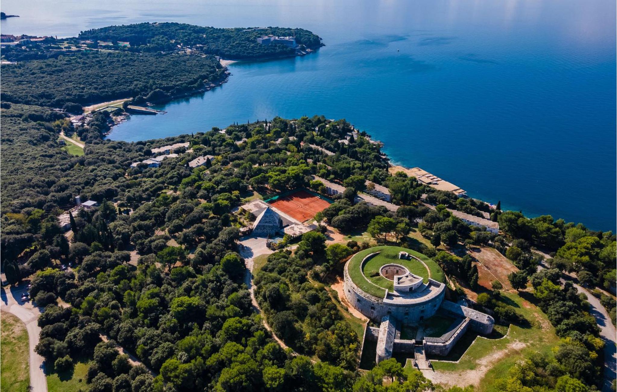 2 Bedroom Gorgeous Apartment In Pula view 5