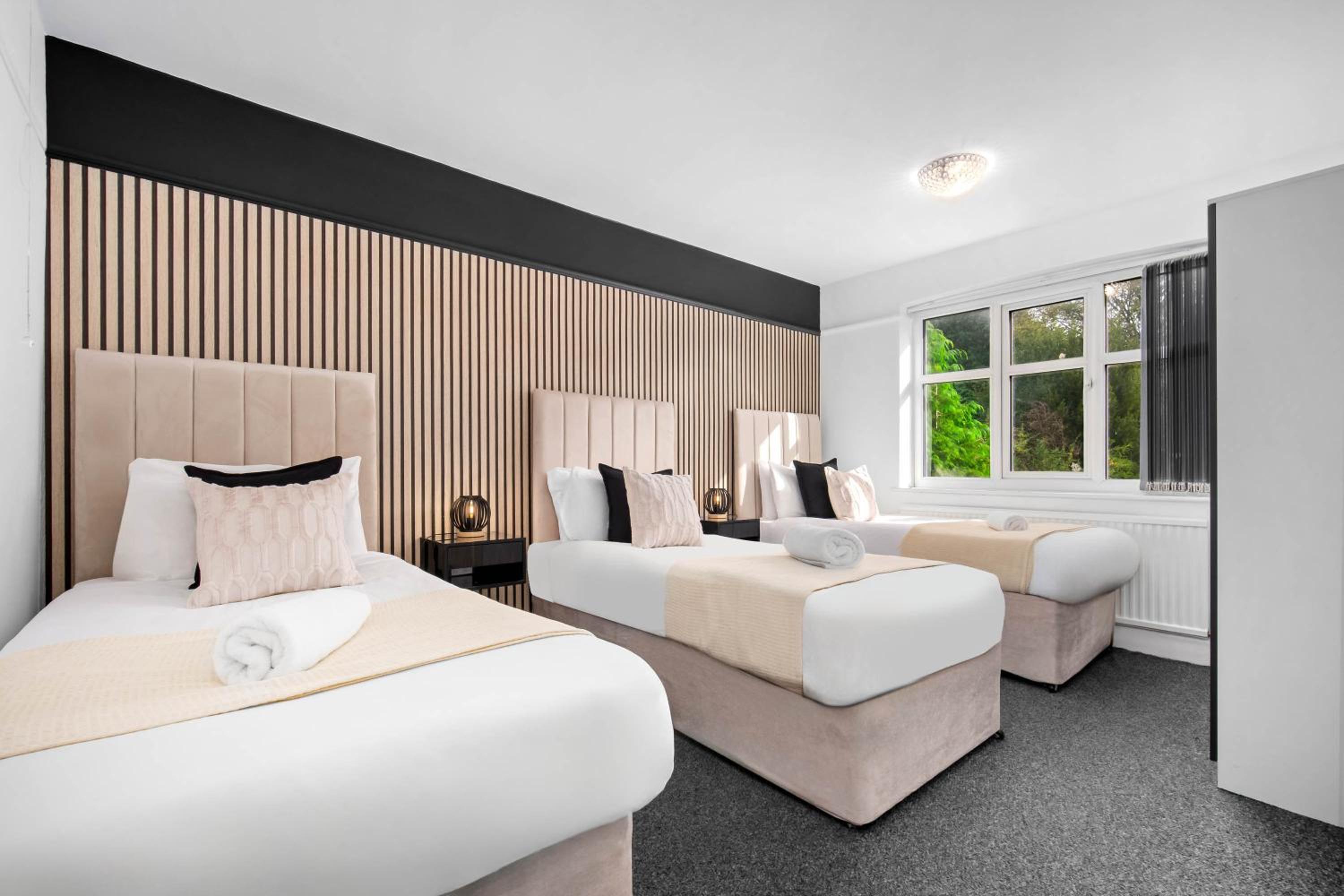 Spacious Five Bedroom House - Accommodates 11 - Parking 316C view 4