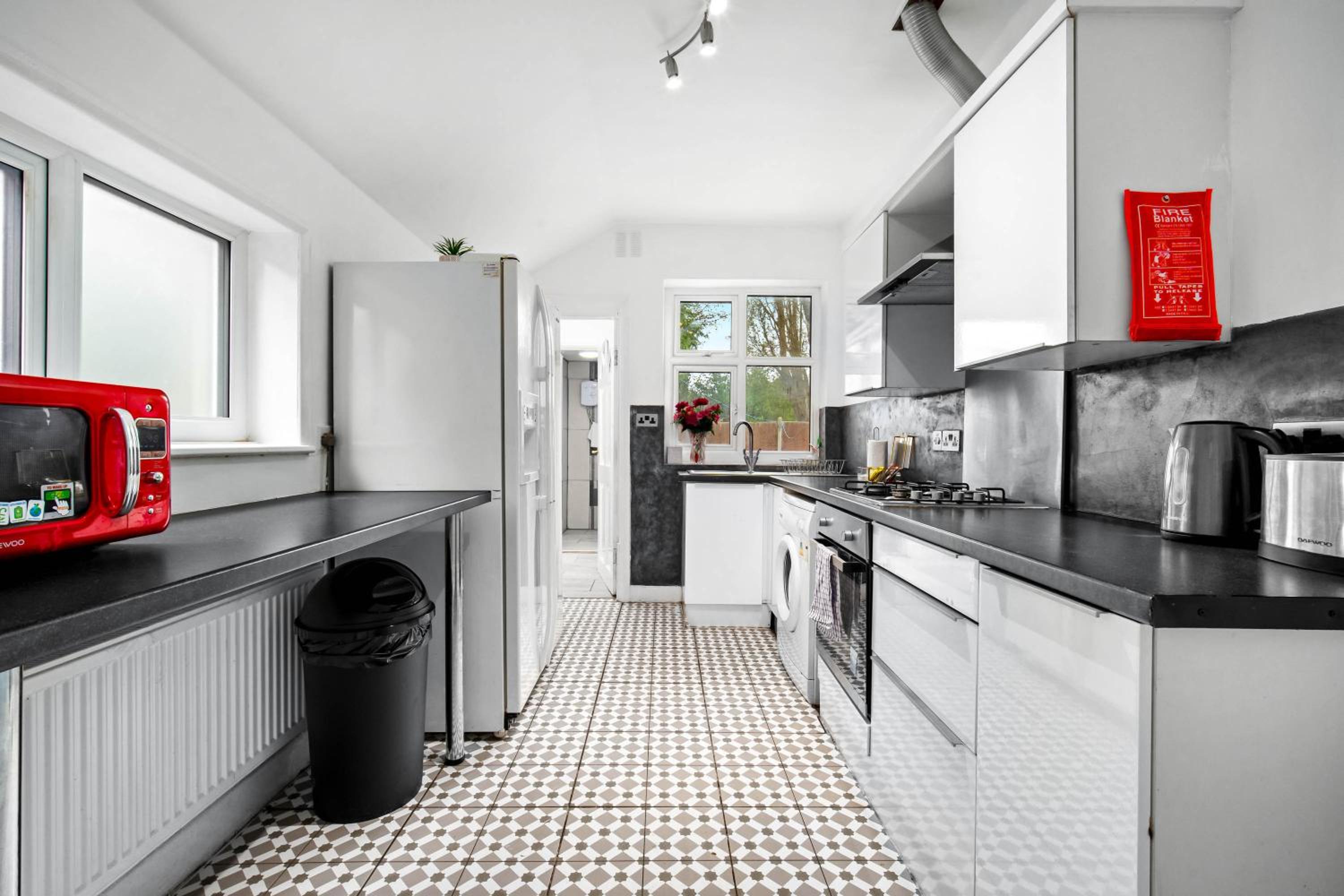 Spacious Five Bedroom House - Accommodates 11 - Parking 316C view 5