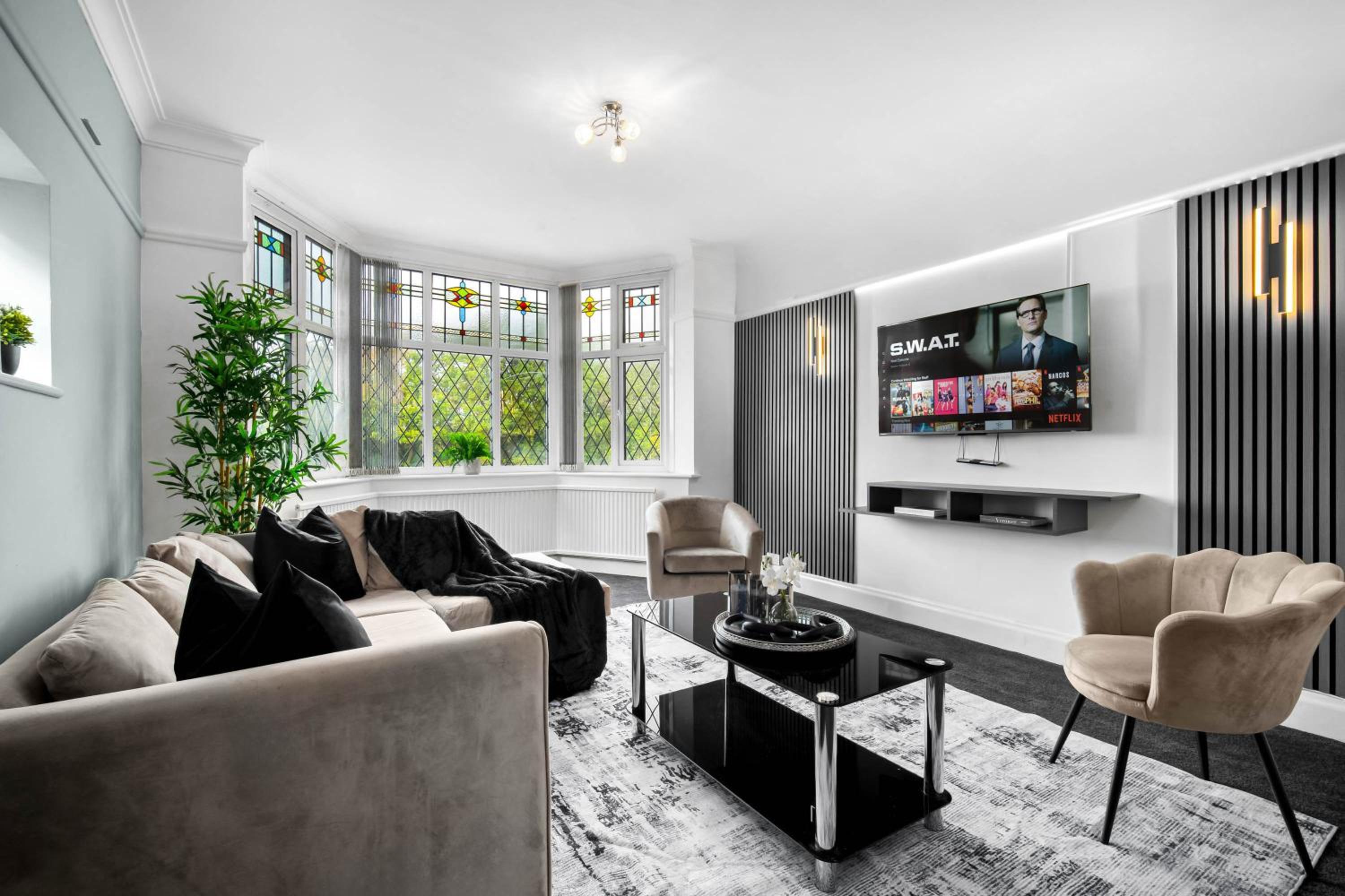 Spacious Five Bedroom House - Accommodates 11 - Parking 316C view 3