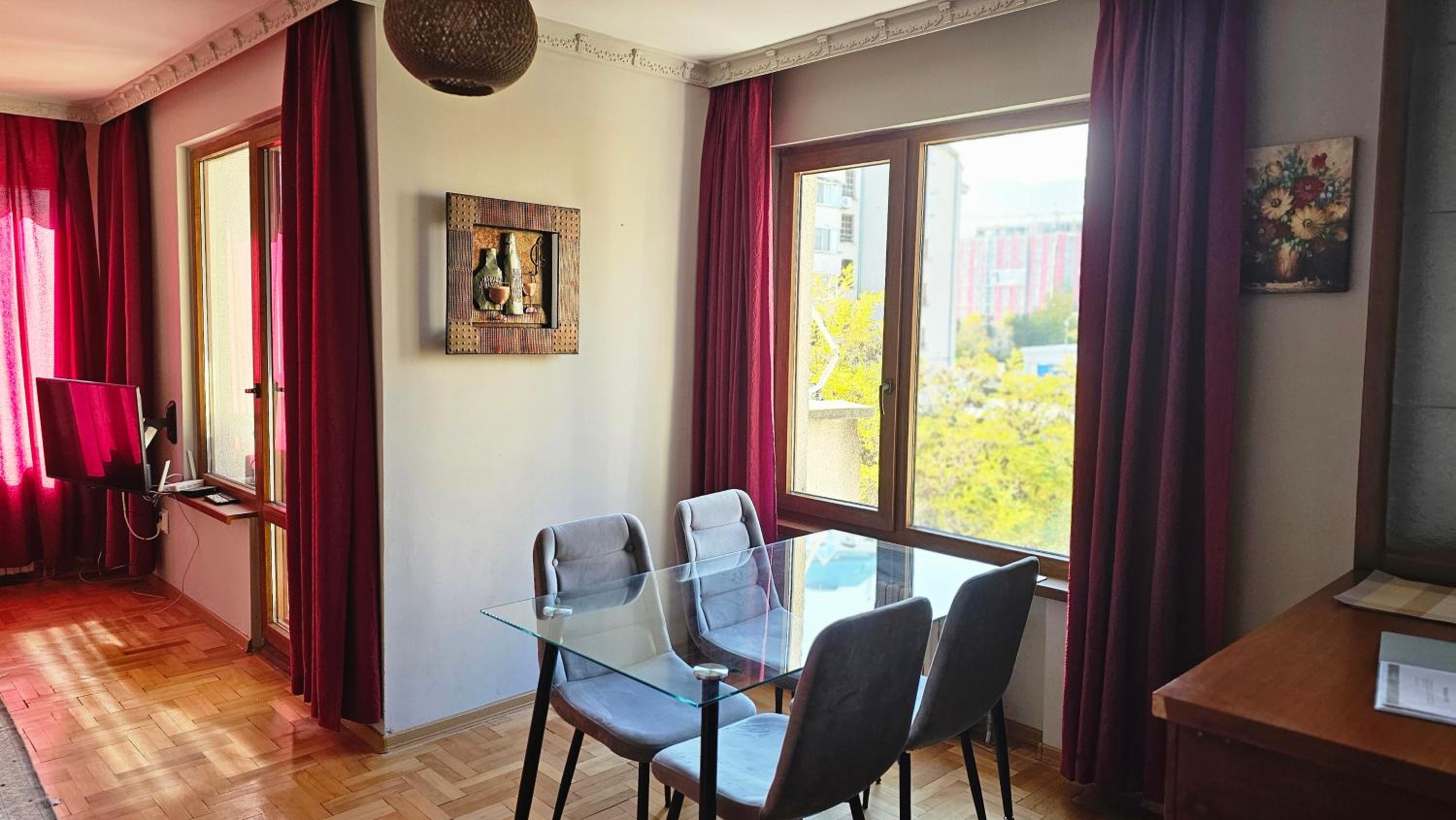 Business Park Retreat: 1BR with Mountain View