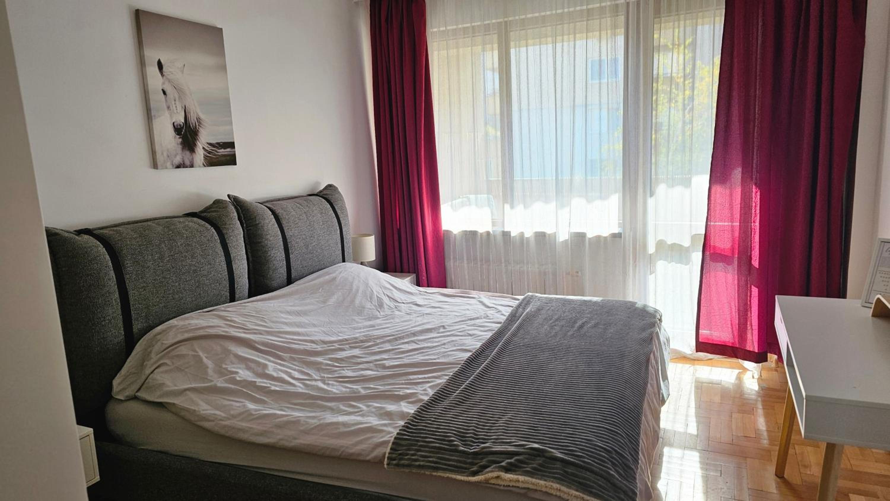 Business Park Retreat: 1BR with Mountain View