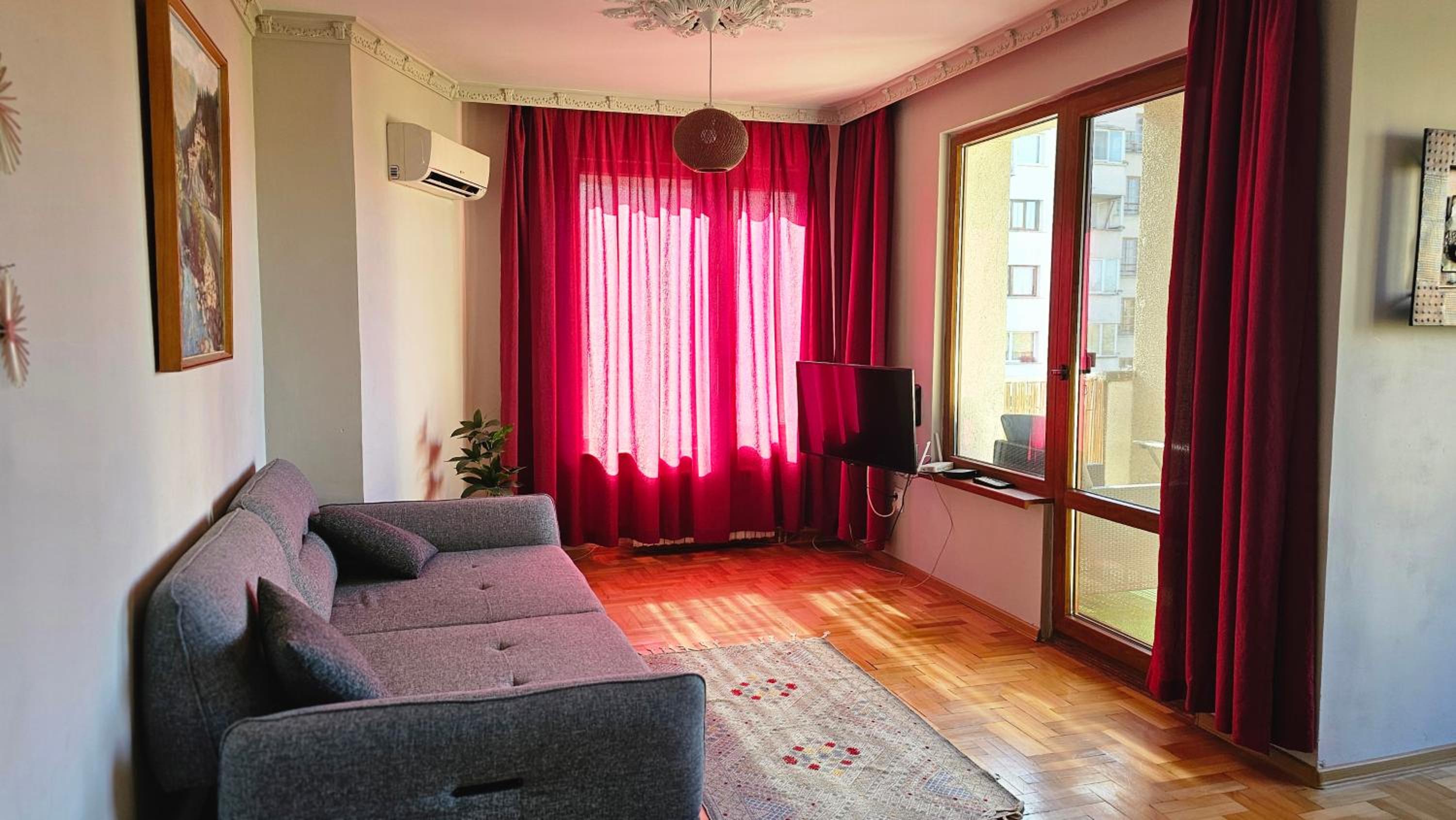 Business Park Retreat: 1BR with Mountain View