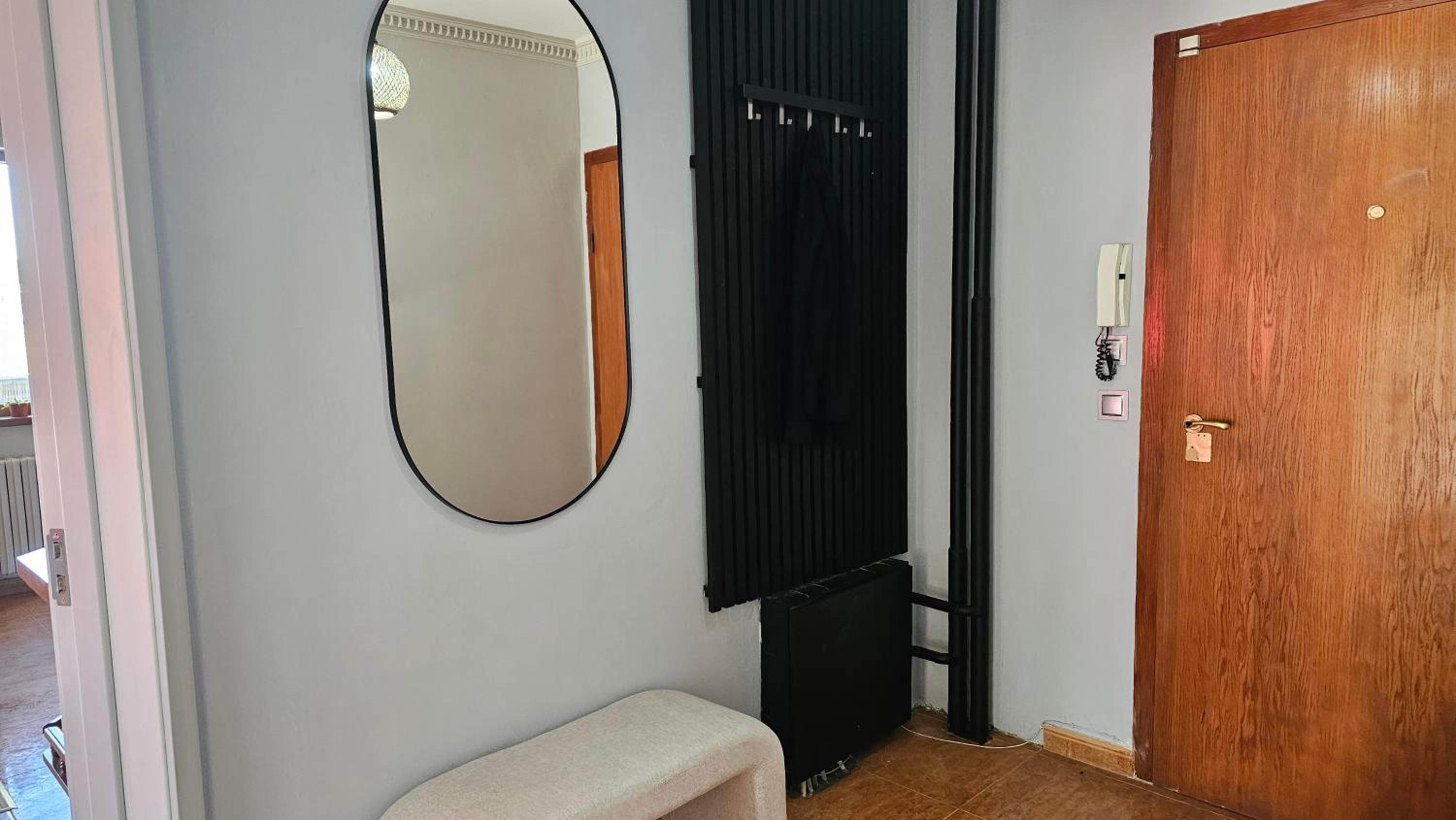 Business Park Retreat: 1BR with Mountain View