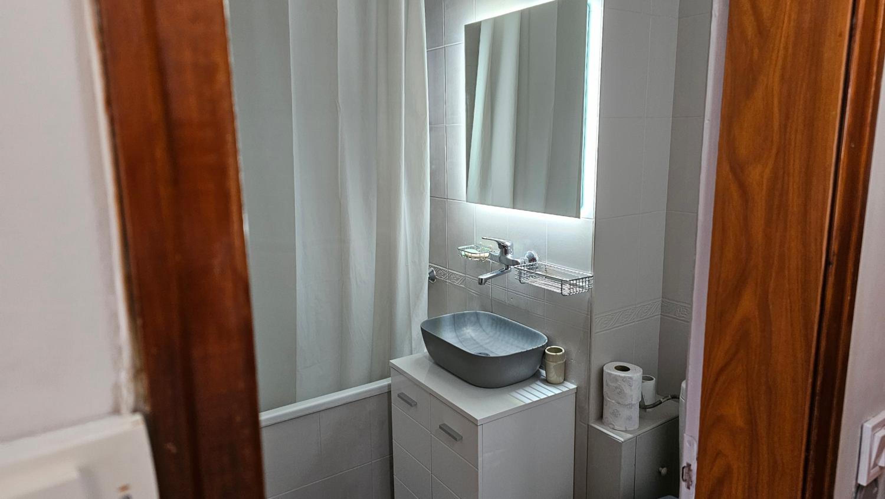 Business Park Retreat: 1BR with Mountain View