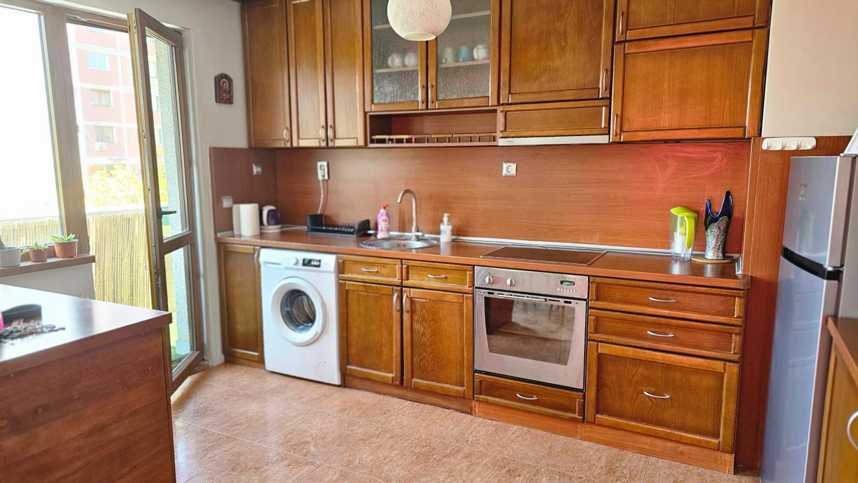 Business Park Retreat: 1BR with Mountain View