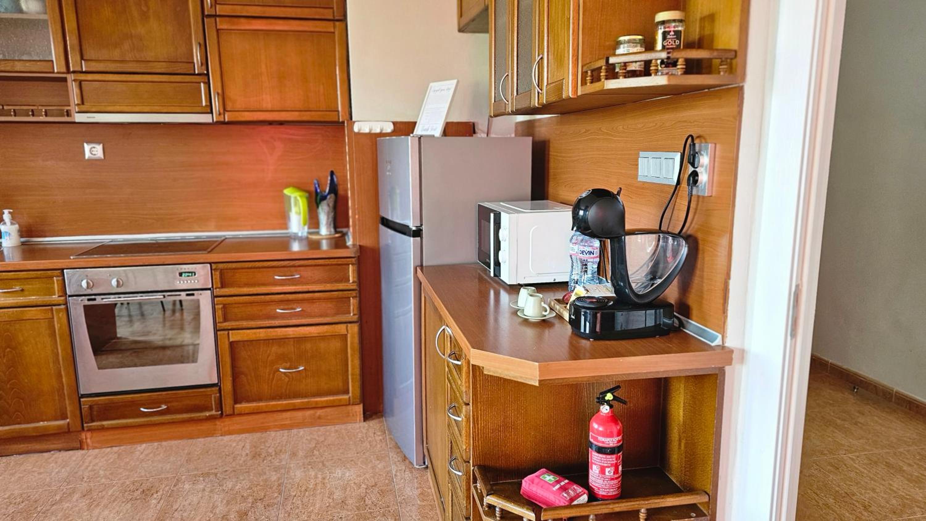 Business Park Retreat: 1BR with Mountain View