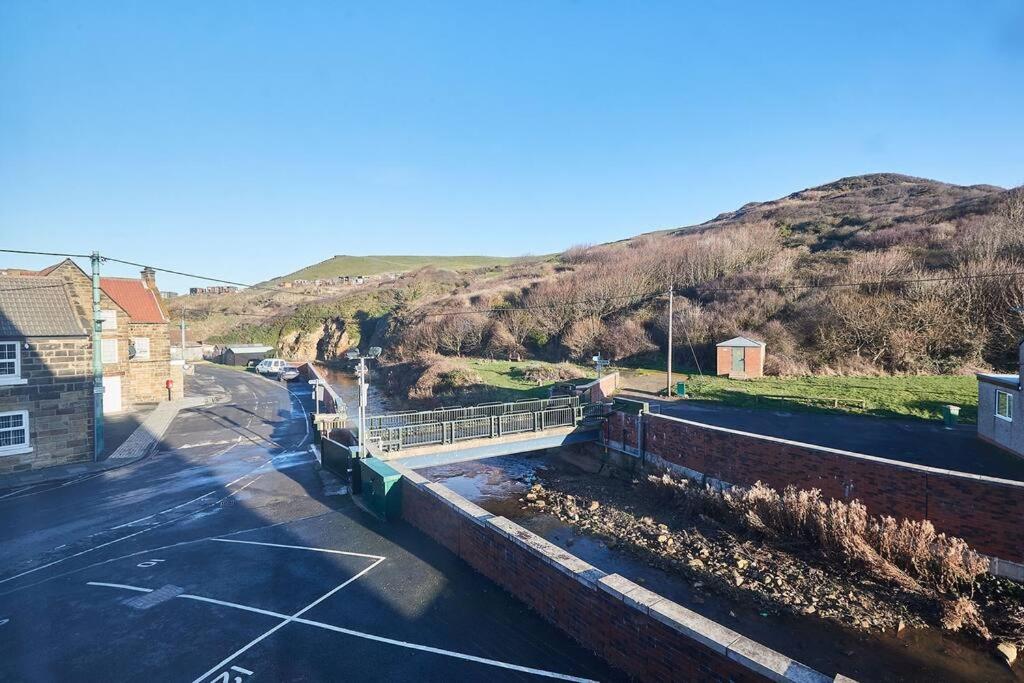 Beach Retreat Apt 11 in Skinningrove view 3