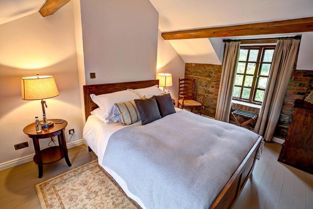 Luxury Large Group Accommodation with Hot Tub view 5
