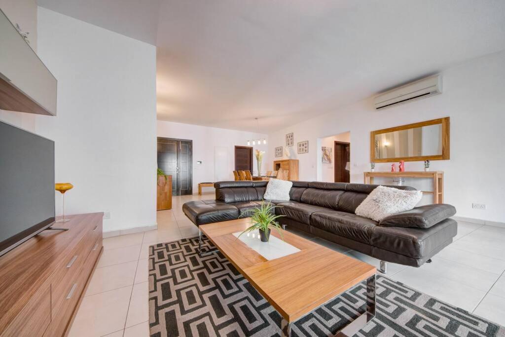 Modern Apt in Luxury Complex St Julians — St Julian's