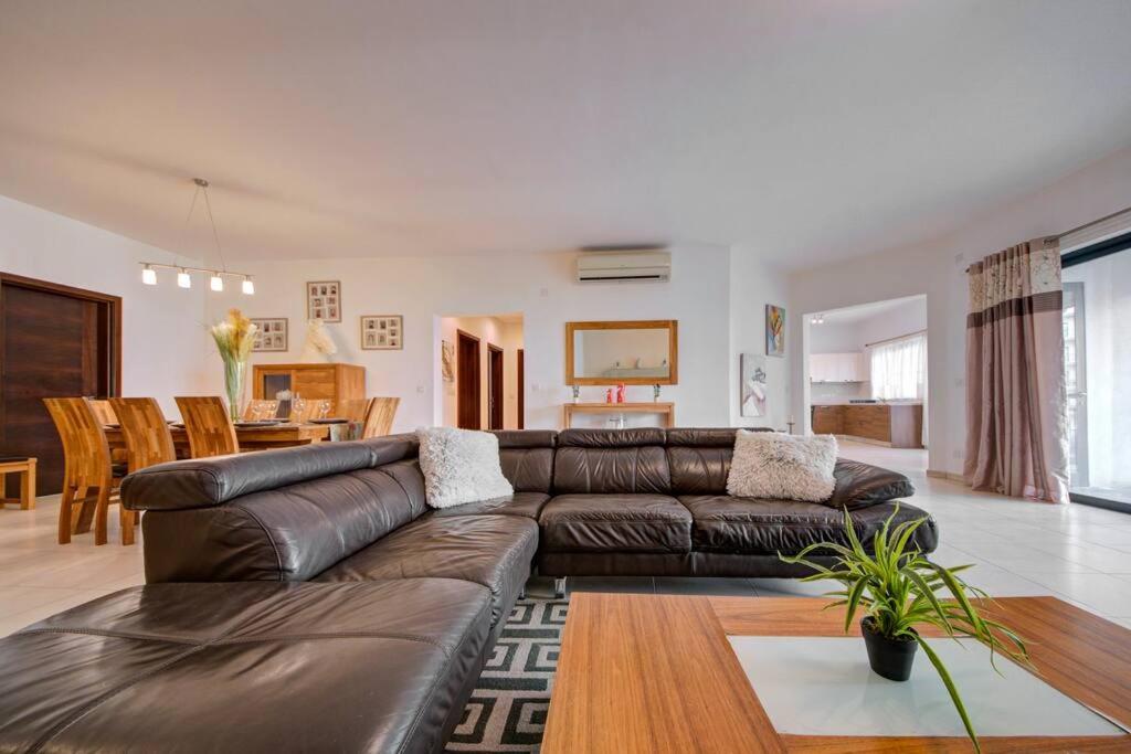 Modern Apt in Luxury Complex St Julians photo 3