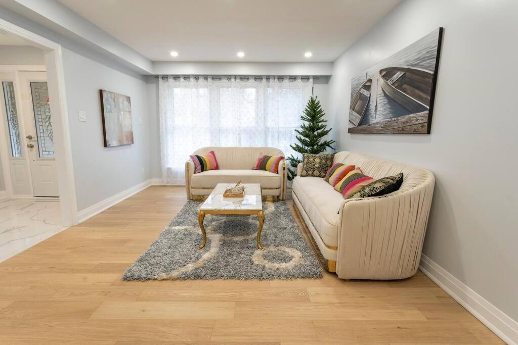 Cozy 5 bedroom house Scarborough