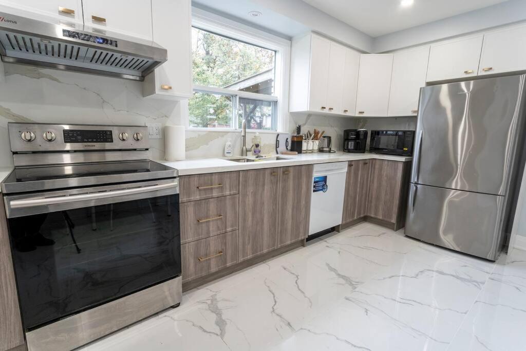 Cozy 5 bedroom house Scarborough