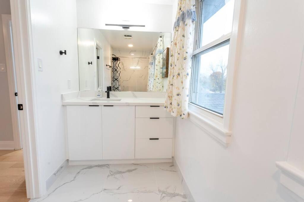 Cozy 5 bedroom house Scarborough