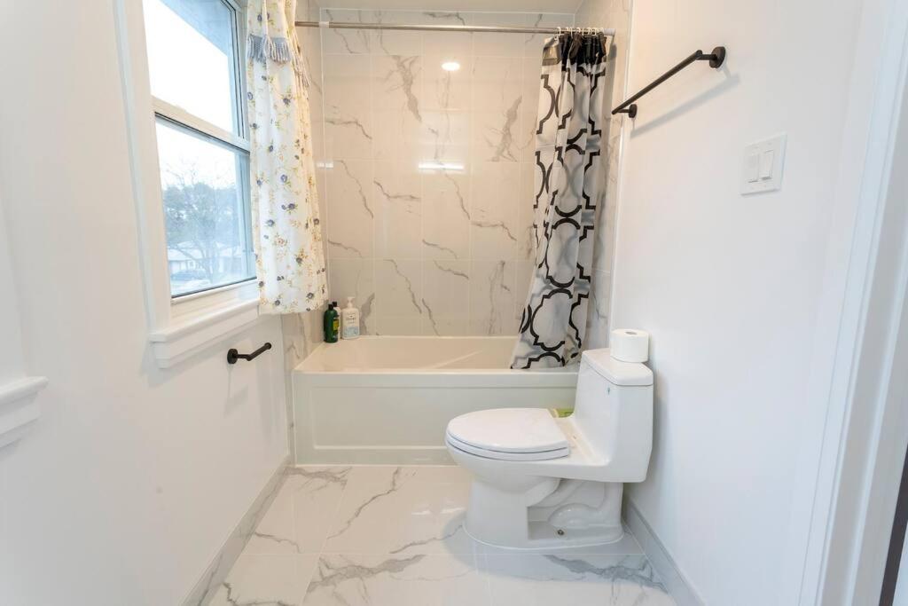 Cozy 5 bedroom house Scarborough