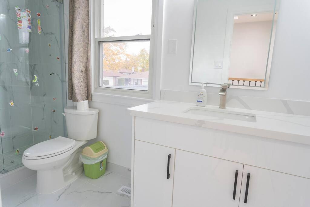 Cozy 5 bedroom house Scarborough
