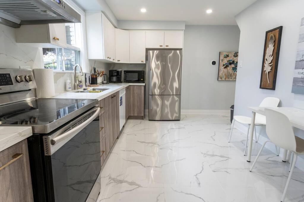 Cozy 5 bedroom house Scarborough