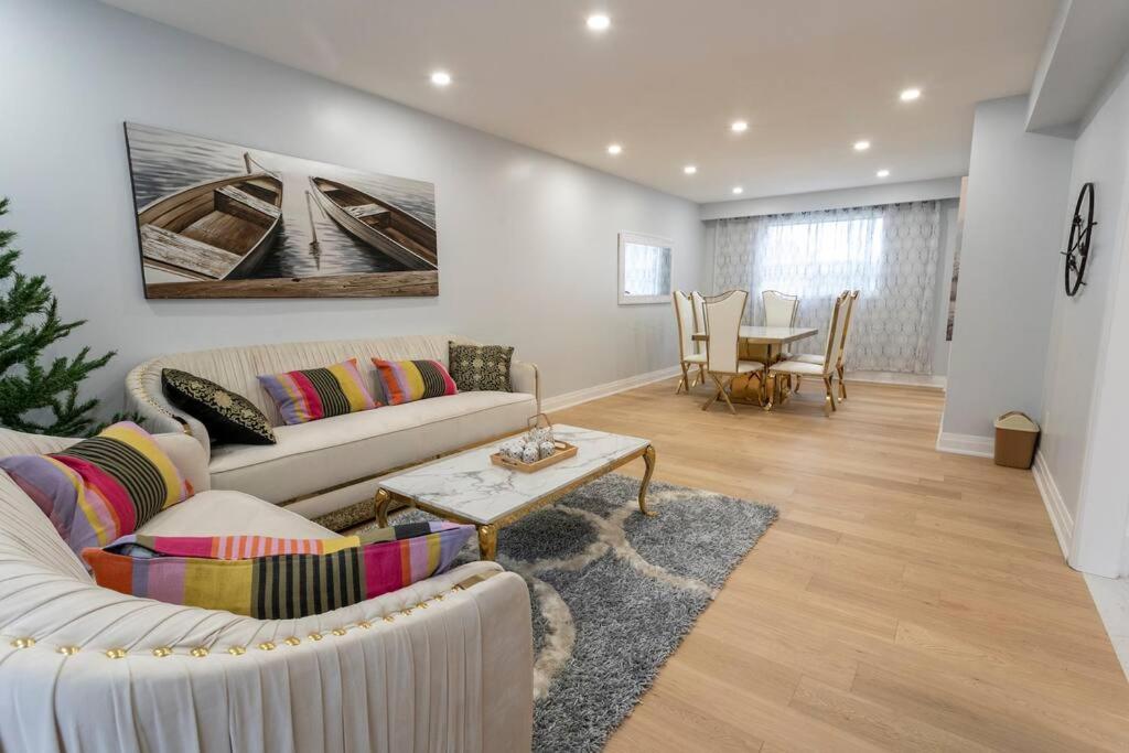 Cozy 5 bedroom house Scarborough
