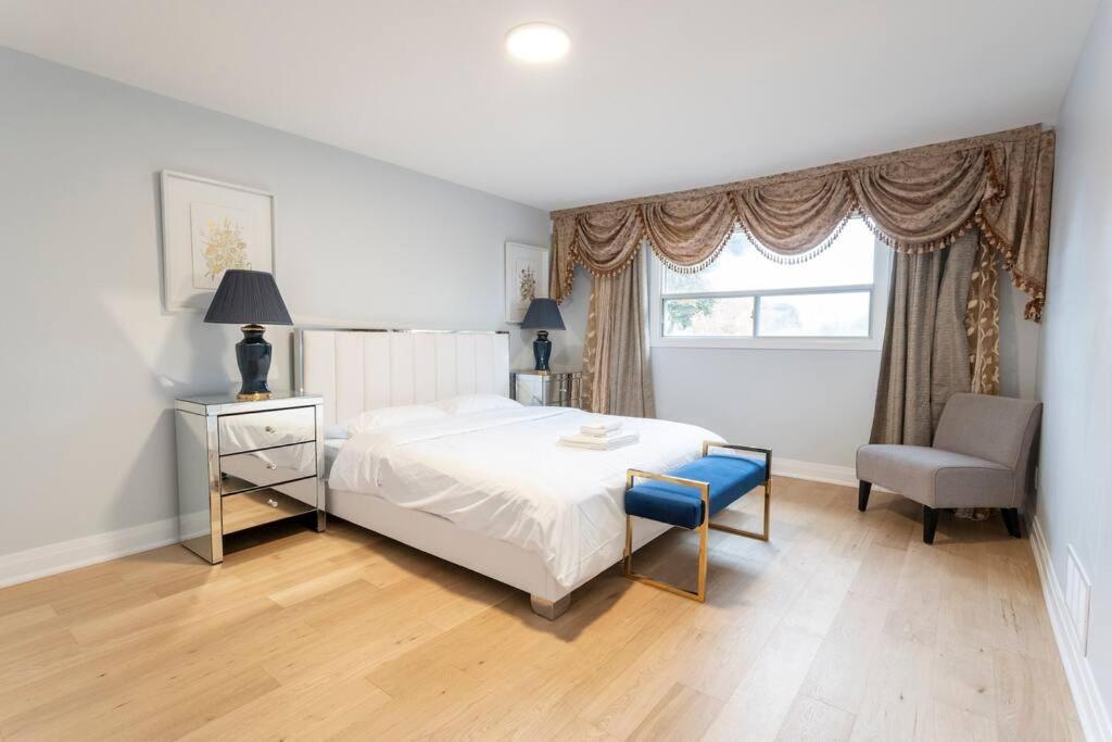 Cozy 5 bedroom house Scarborough