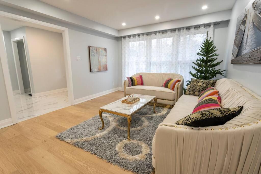 Cozy 5 bedroom house Scarborough