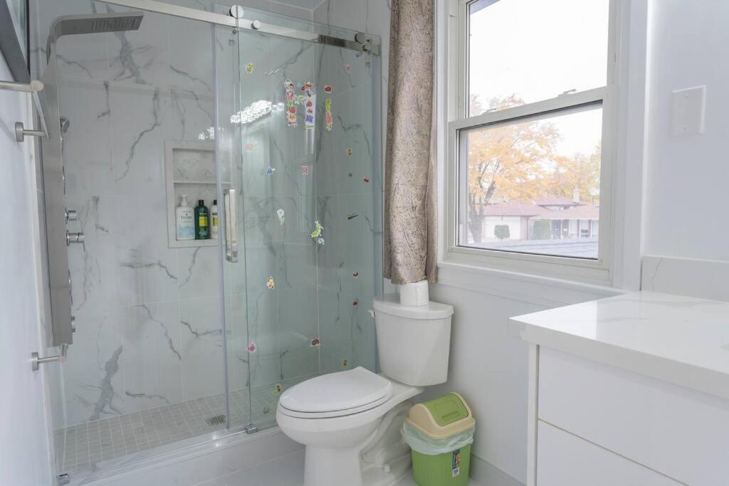 Cozy 5 bedroom house Scarborough