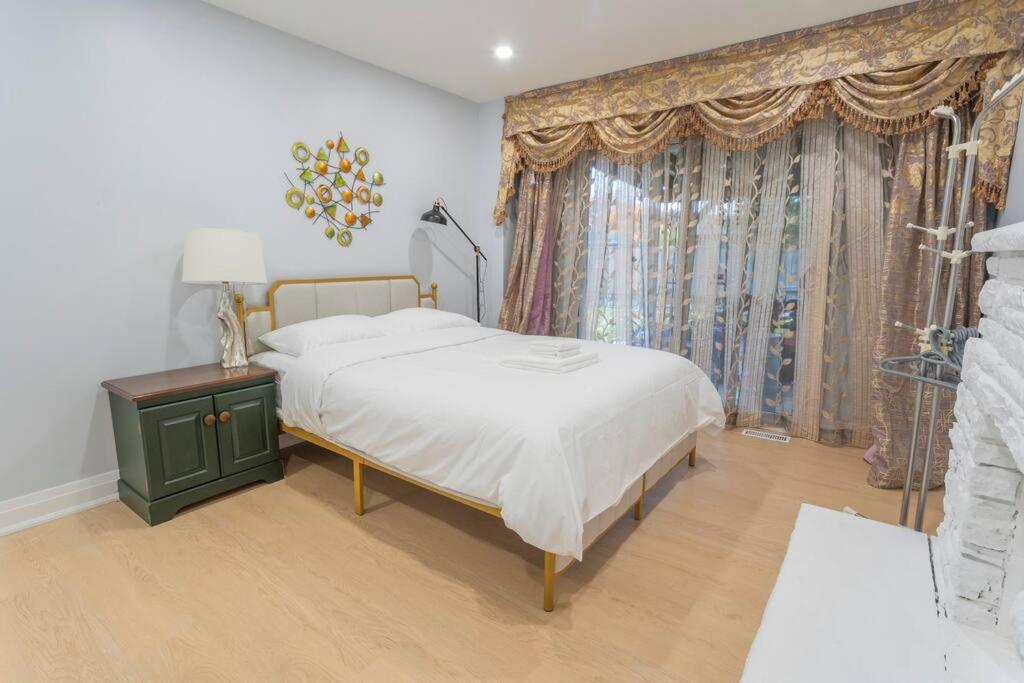 Cozy 5 bedroom house Scarborough