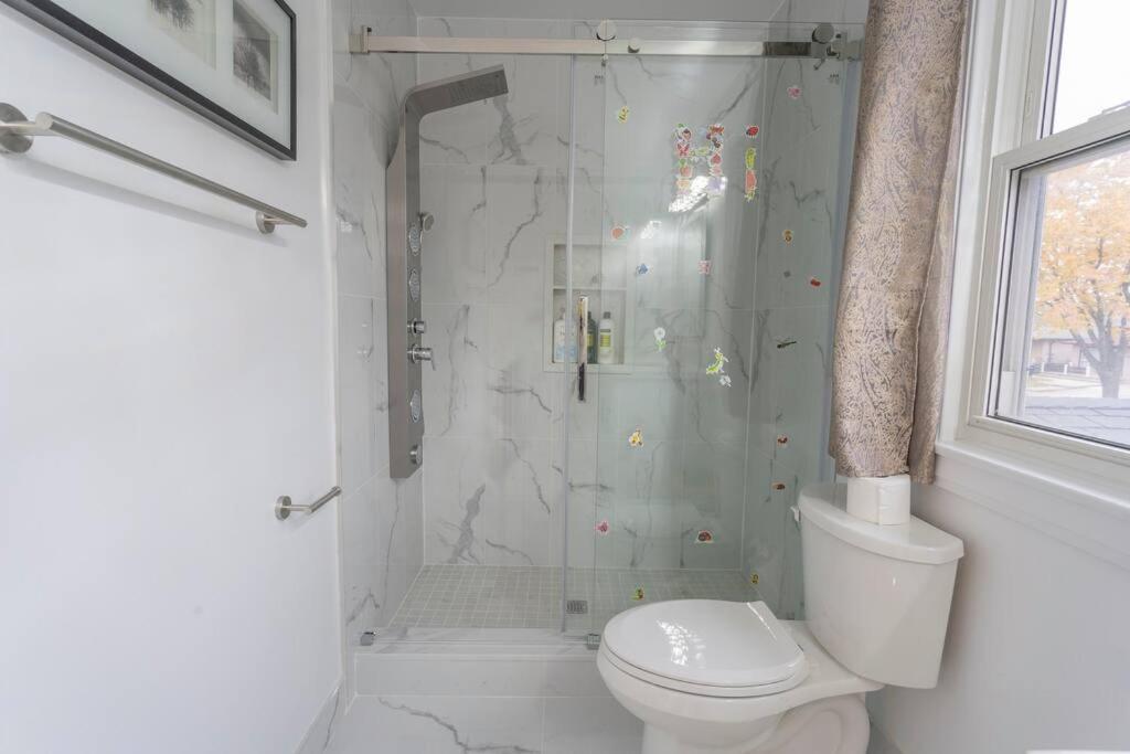 Cozy 5 bedroom house Scarborough