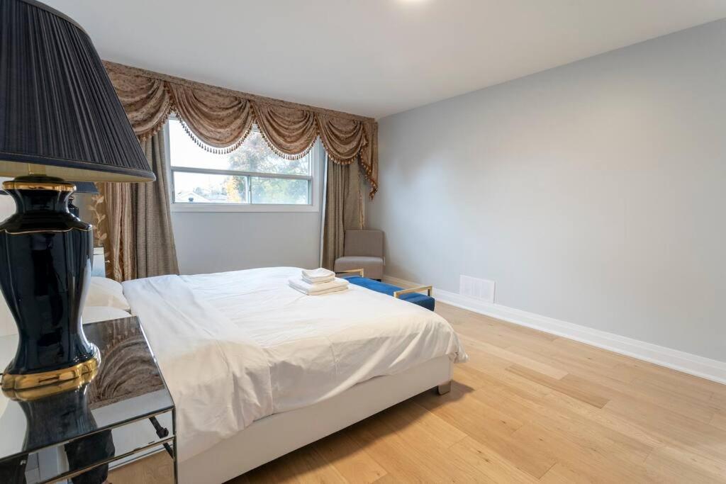 Cozy 5 bedroom house Scarborough