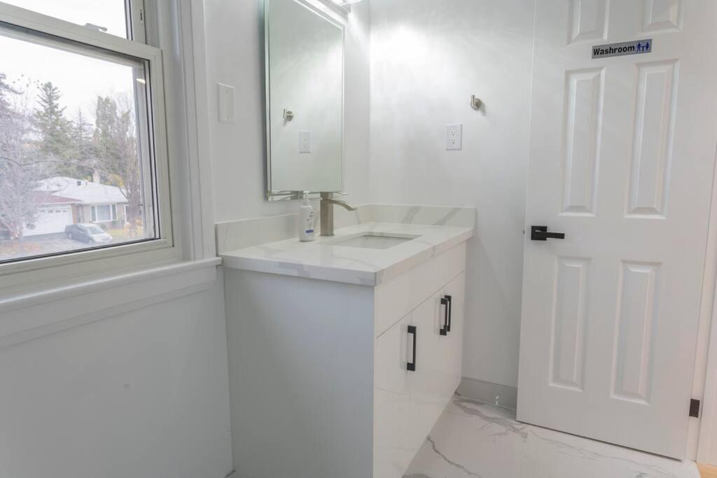 Cozy 5 bedroom house Scarborough